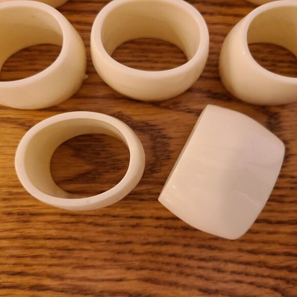 Oval Plastic Napkin Rings Set of Eight Creamy White 60s-70s Retro Vintage - Picture 6 of 7